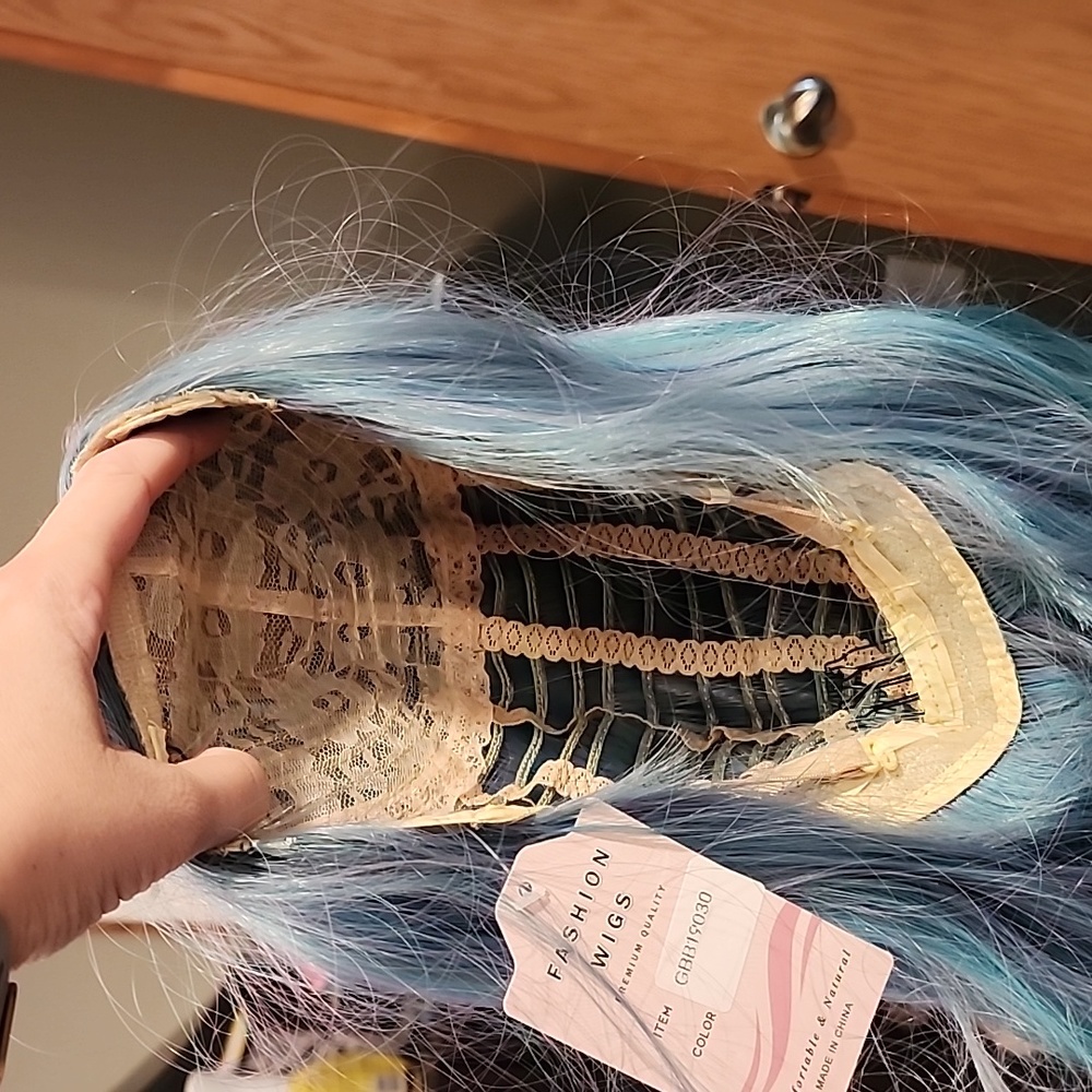 Blue wig - Picture 3 of 4